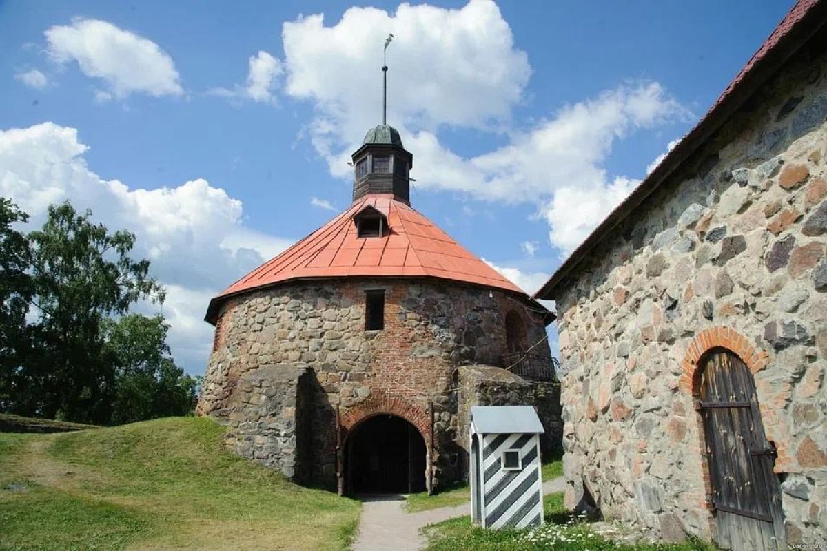 Однодневная экскурсия из Санкт-Петербурга "Гармония Ладоги: гора Паасо и Ладожские шхеры"