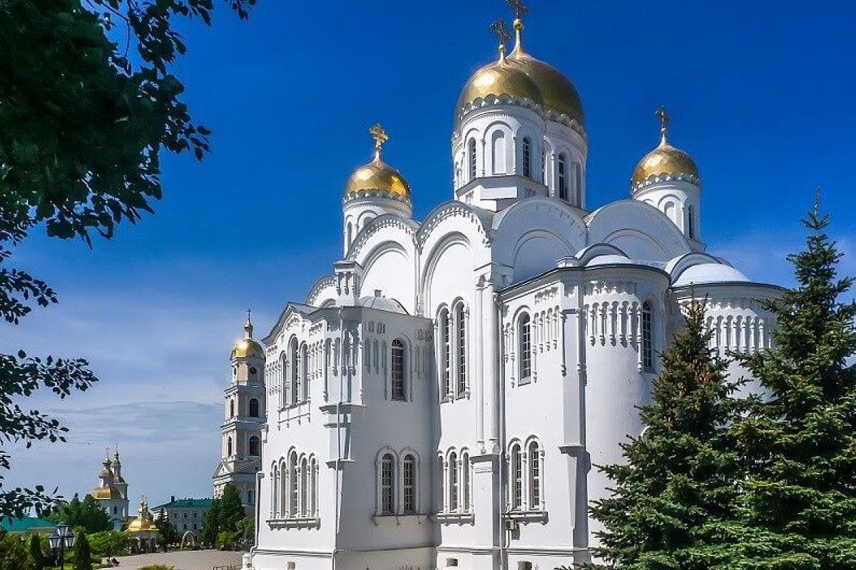 Автобусный экскурсионный тур из Москвы "За святую Русь: Сергиев Посад - Переславль-Залесский - Ростов Великий - Кострома - Ярославль - Иваново - Суздаль - Муром - Дивеево"