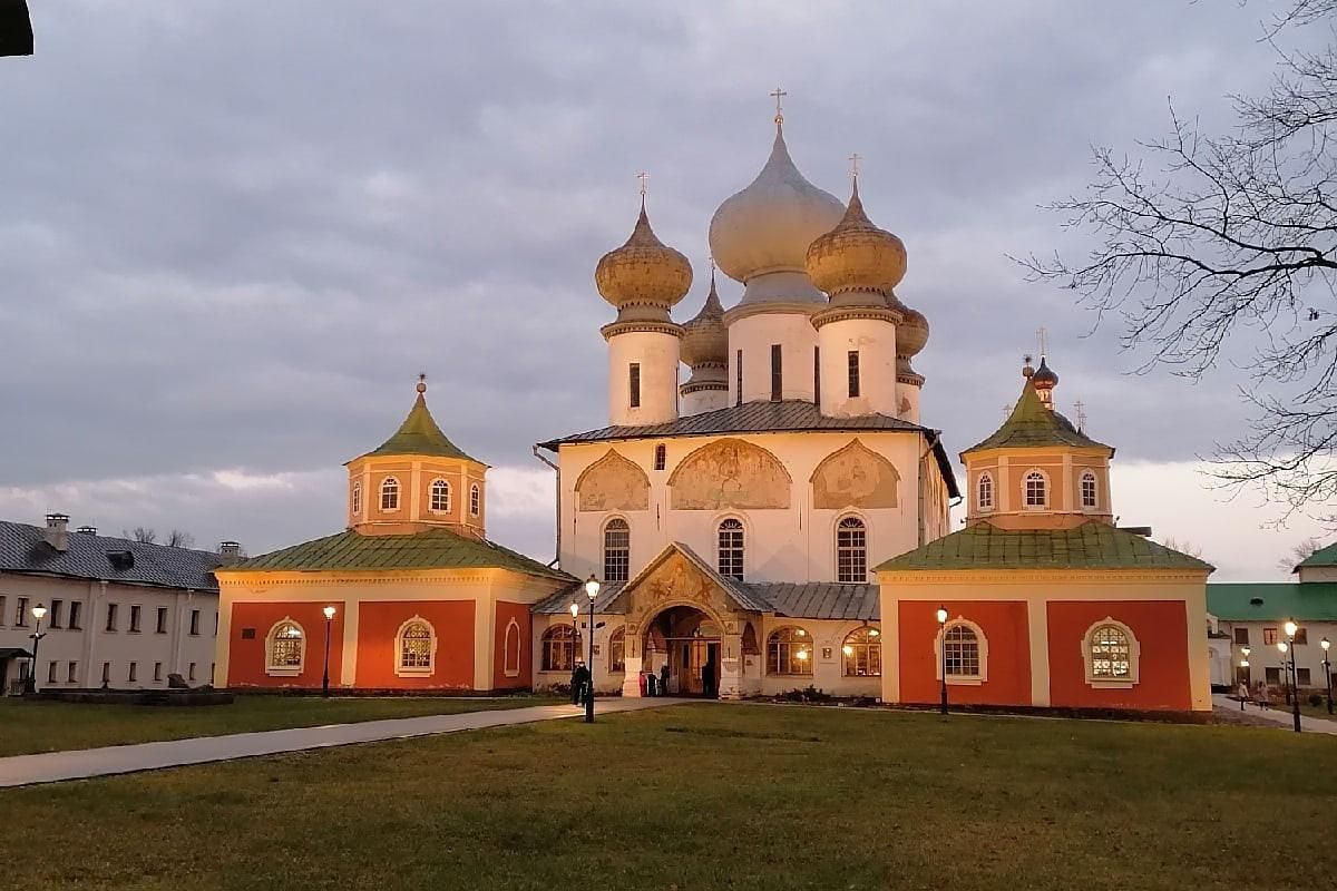 Экскурсионный тур из Санкт-Петербурга "Русские истоки: Старая-Новая Ладога и Тихвин"