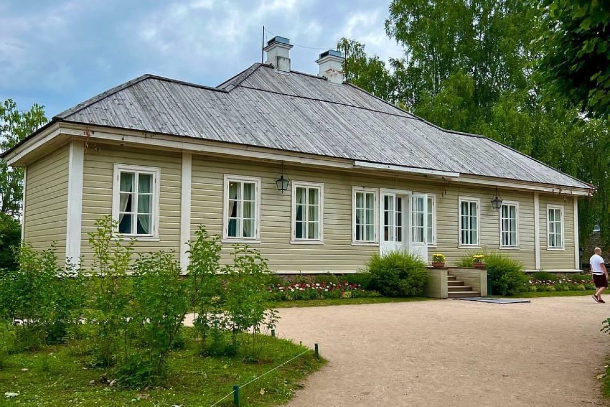 Экскурсионный тур из Санкт-Петербурга "Вечная классика: Псков - Изборск - Печоры - Пушкинские горы "