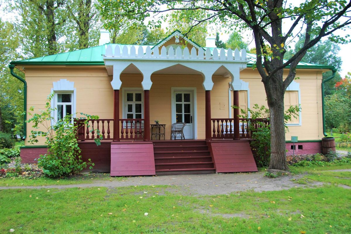Экскурсионный тур из Москвы "Гении русской литературы: Константиново - Рязань - Тула - Ясная Поляна - Мелихово - Чехов"