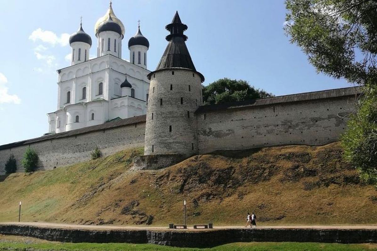 Экскурсионный тур из Санкт-Петербурга "Вечная классика: Псков - Изборск - Печоры - Пушкинские горы "